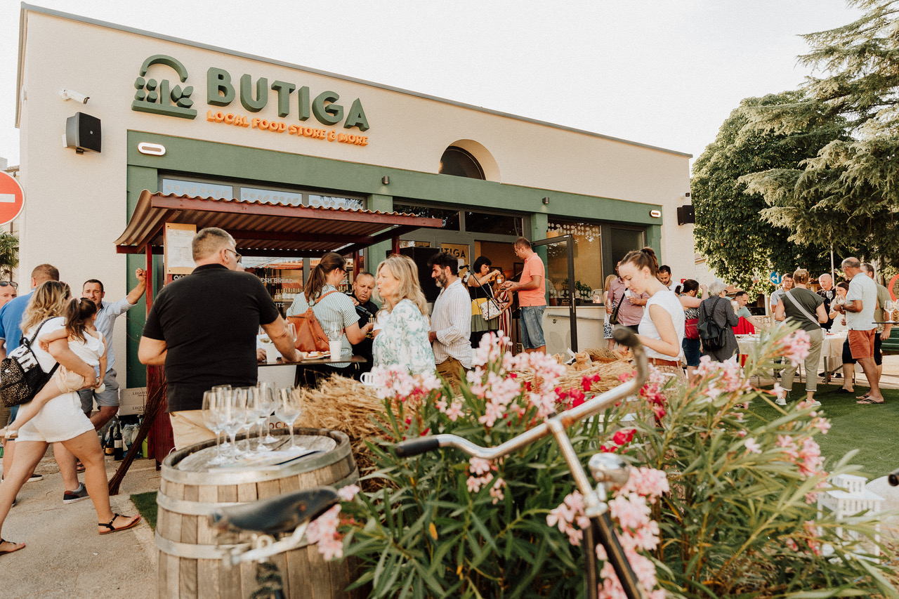 U Kašteliru svečano otvorena “Butiga”, prodavaonica koja nudi najbolje od lokalnih proizvođača