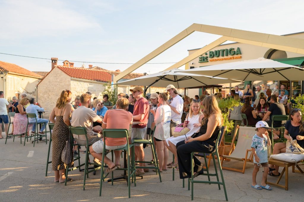 Ljeto u Kašteliru još traje – dva nova Friday Tastinga donose lokalne okuse, glazbu i druženje